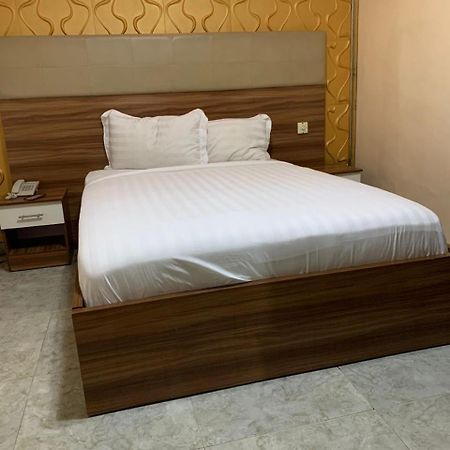 Royal Marquis Hotel Ibadan Buitenkant foto