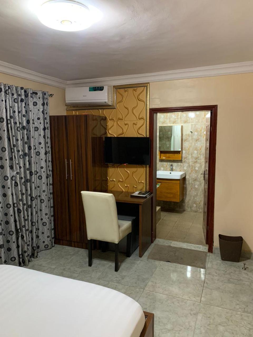 Royal Marquis Hotel Ibadan Buitenkant foto