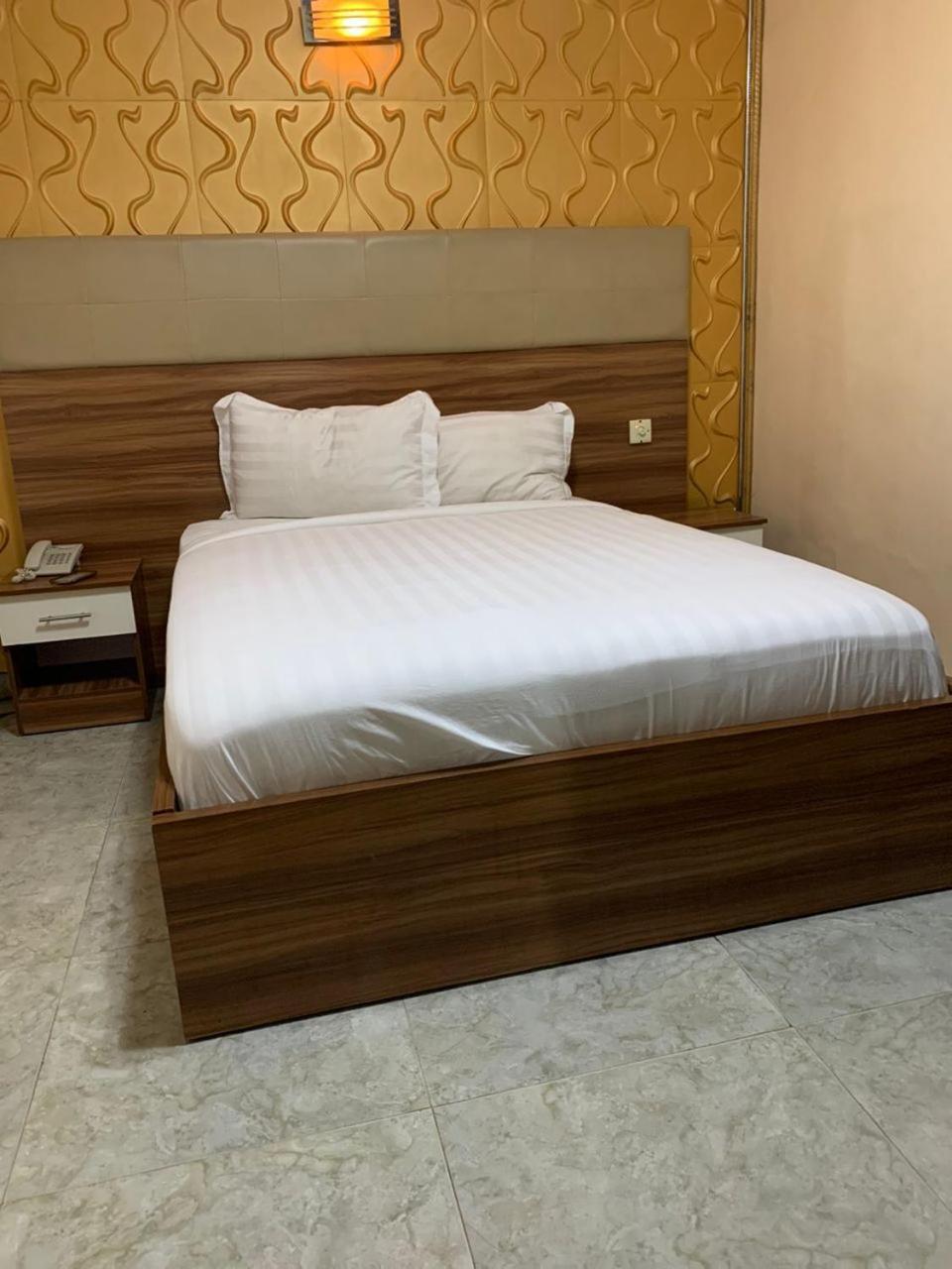 Royal Marquis Hotel Ibadan Buitenkant foto